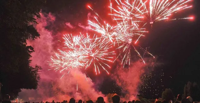 photo  le ciel manceau brillera une nouvelle fois de mille feux ce 13 juillet pour la fête nationale.  &copy;  archives le maine libre – hervé petitbon 