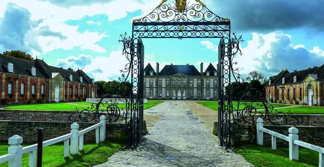 photo  au haras national du pin, l’avenue louis-xiv s’ouvre sur la perspective du château.  &copy;  archives ouest-france 