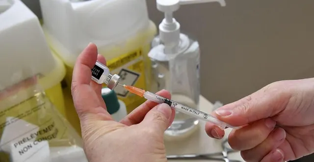 photo  il y a plusieurs possibilités pour justifier un pass sanitaire valide. présenter une vaccination complète, de plus de deux ou quatre semaines (selon le vaccin administré) en est une.  &copy;  archives le maine libre – yvon loué 