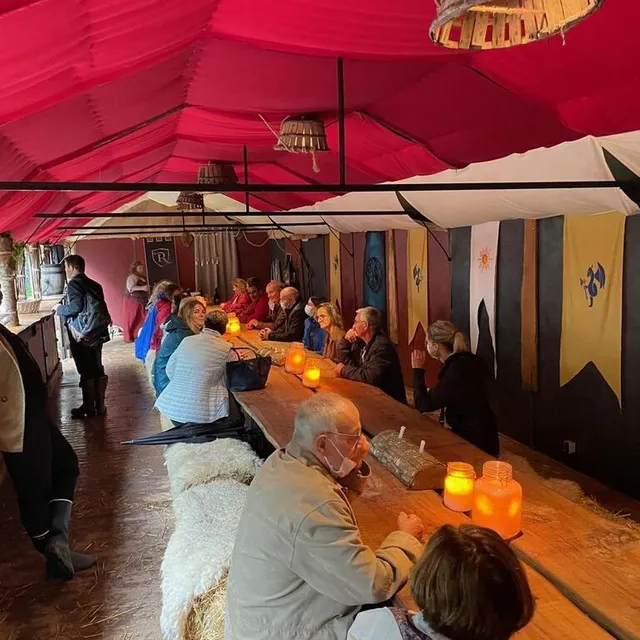 photo les propriétaires de gîtes et chambres d’hôte ont pu goûter au rask, spécialité de rustik, dans l’enceinte de la tablée d’ogre, crée en 2020.  ©  ouest france