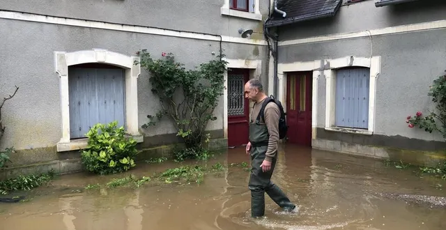 photo  on voit le niveau qu’a atteint l’eau sur les murs de la maison d’alix ghanadpour, ce mardi 13 juillet 2021, à gacé.  &copy;  ouest-france 