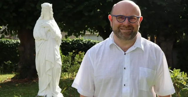 photo  le père bruno mézière tiendra sa dernière messe sabolienne le 29 août prochain.  &copy;  ouest-france 