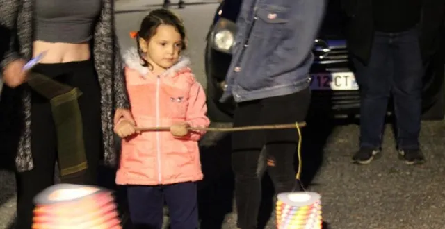 photo  le défilé aux lampions qui a précédé le feu d’artifice a connu un énorme succès à courgains.  &copy;  le maine libre 