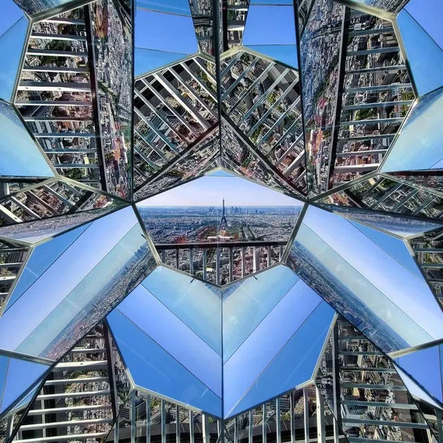 photo des diamantoscopes sont exposés au sommet de la tour montparnasse jusqu'à septembre.  ©  le diamantaire