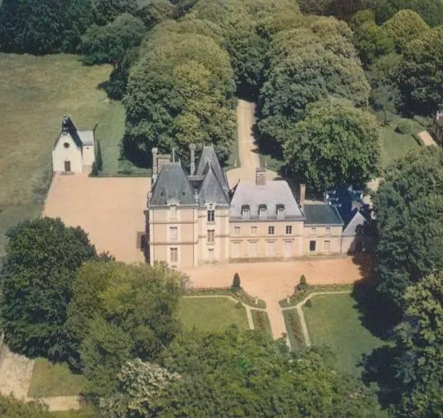 photo les propriétaires du château de la bouillerie, à crosmières, craignent une covisibilité avec le parc solaire.  ©  archives le maine libre