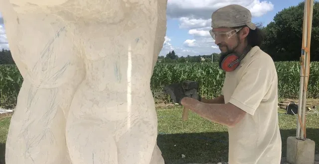 photo  les visiteurs pourront voir le sculpteur vitali panok au travail à saint-michel-de-chavaignes  &copy;  ouest-france 