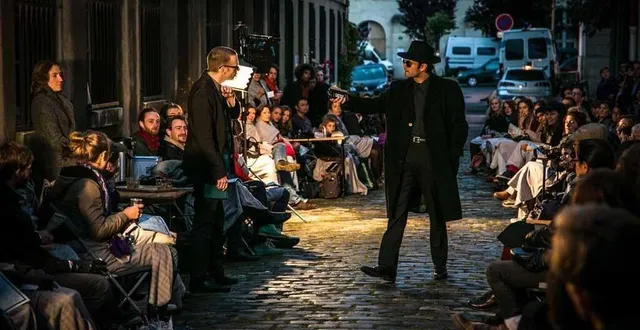 photo  les « trois mousquetaires », un spectacle revisité par le collectif 49 701 est à découvrir dans les rues du vieux mans.  &copy;  aurélien gabriel cohen/ collectif périscope 