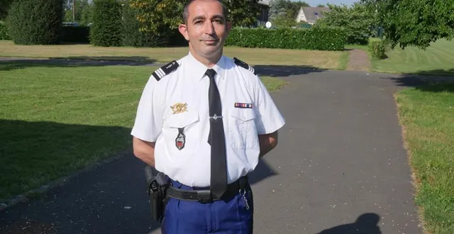 photo  le capitaine de gendarmerie laurent pomié, en poste à sablé-sur-sarthe depuis 2017, rejoindra au 1er août la compagnie de gendarmerie de niort (deux-sèvres), où il sera adjoint au commandant de compagnie.  &copy;  le maine libre 