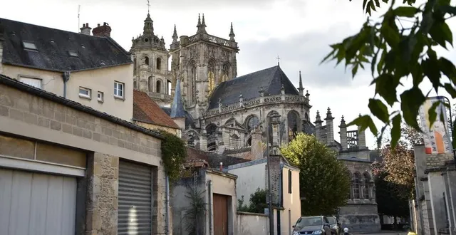 photo  le guide s’intéressera au nom des rues.  &copy;  ouest-france 