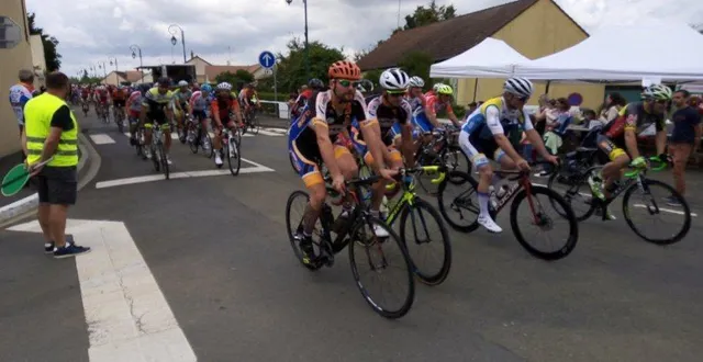 photo  les premiers coups de pédale ont été donnés dès 14 heures au départ d’un parcours qui a sillonné la campagne macérienne.  &copy;  le maine libre 