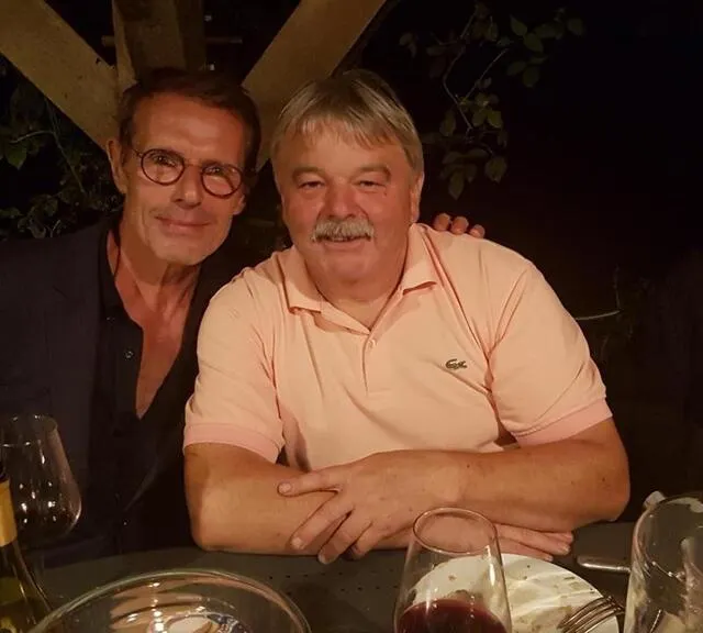 photo lambert wilson, ici avec le maire, jean-yves hermeline, est déjà venu aux masterclasses à saint-denis-des-coudrais en 2020.  ©  mairie de saint-denis-des-coudrais