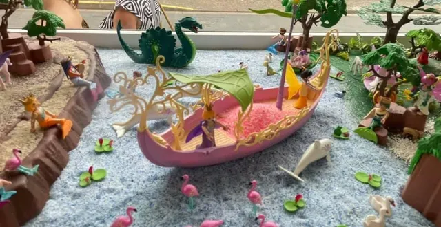 photo  diverses scènes réalisées avec des figurines playmobil retracent des contes de la forêt.  &copy;  ouest-france 