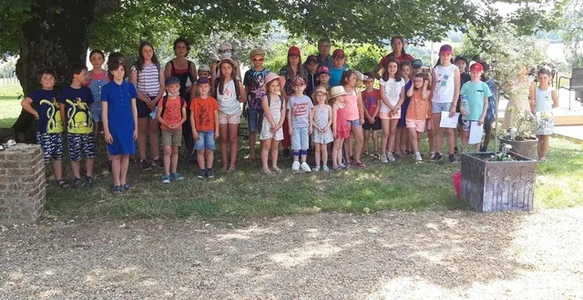 photo  sous le soleil de saint-ulphace, 30 enfants s’initient aux arts grâce au festival des 3 tambours cette semaine.  &copy;  le maine libre 