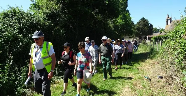 photo  en 2019, les sentiers gourmands s’étaient tenus dans la commune de saint-jean-d’assé (sarthe) et avaient rassemblé environ 250 marcheurs.  &copy;  archives ouest-france 