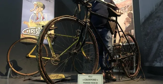 photo  villeneuve-en-perseigne, mercredi 30 juin 2021. ivan bonduelle, créateur du musée de « la belle échappée », ici devant un vélo américain de marque « crawford » de 1902, qui était au départ du premier tour de france en 1903.  &copy;  le maine libre 