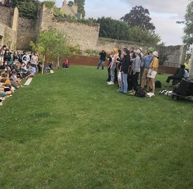 photo le voyage interstellaire des lèche-vitrines embarque le public dans les différents endroits du château d’alençon (orne).  ©  ouest-france