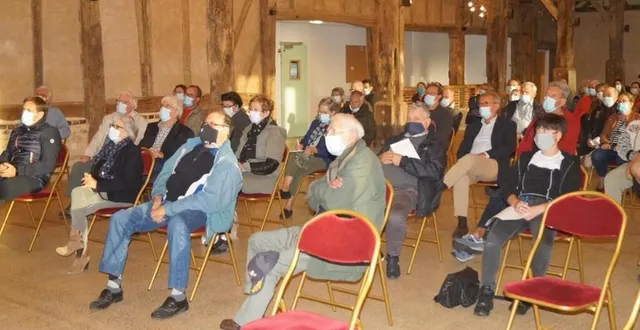 photo  les craintes sont réelles parmi les habitants, venus vendredi à la réunion d’information.  &copy;  ouest-france 