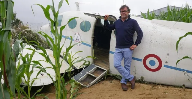 photo  à la fin du parcours, un cessna bimoteur attendra les valeureux visiteurs. « il est possible d’entrer dedans, même s’il faut un peu se plier en deux » sourit thomas racine.  &copy;  le maine libre 