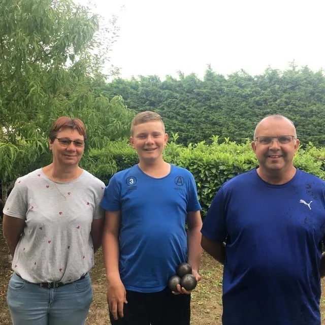 Nathalie et Christophe, ses parents, le soutiennent dans sa passion. Le Maine Libre photo nathalie et christophe, ses parents, le soutiennent dans sa passion. © le maine libre
