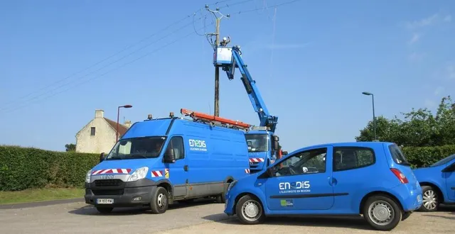 photo  cette opération avait pour but de détecter et de changer les pièces d’usure des poteaux électriques.  &copy;  ouest-france 