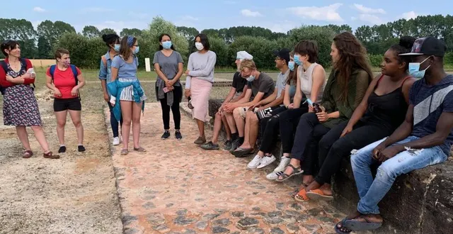 photo  les dix jeunes volontaires et les encadrants concordia ont dressé le bilan des travaux réalisés sur le site de cherré, du 7 au 28 juillet.  &copy;  ouest-france 
