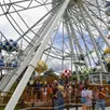 photo la grande roue est la nouvelle attraction du parc d’attractions papéa.