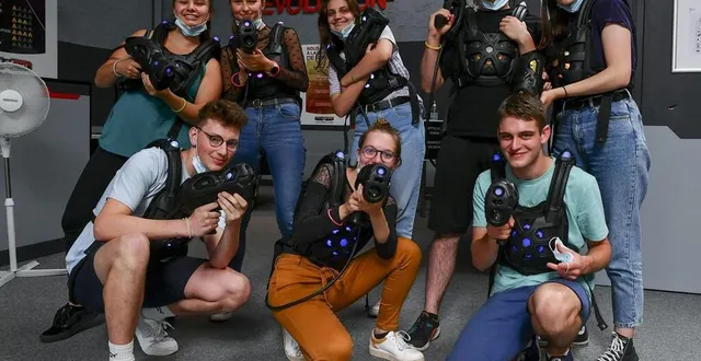 photo  louise, romain, héloïse, blandine, hélène, clara, julien et priam sont venus de nogent-le-rotrou, le temps de deux parties.  &copy;  le maine libre – yvon loué 