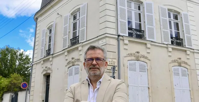 photo  thierry dehayes, biographe d’antoine de saint-exupéry, retrace la jeunesse du héros de l’aviation qui a vécu dans cette maison rue du clos-margot entre 1909 et 1914,  &copy;  yvon loue 