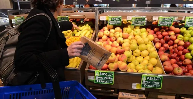 photo  seuls quelques grands centres commerciaux vont être concernés par l’application du pass sanitaire.  &copy;  photopqr/le courrier de l’ouest/laurent combet 