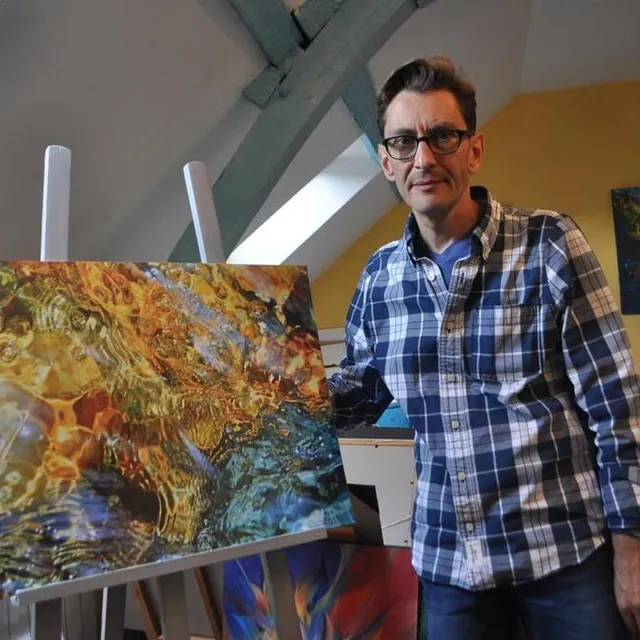 photo en jouant sur la lumière, la vitesse, les transparences, stéphane le lay fait ressurgir des formes éblouissantes et fanstasmagoriques de ses clichés.  ©  le maine libre