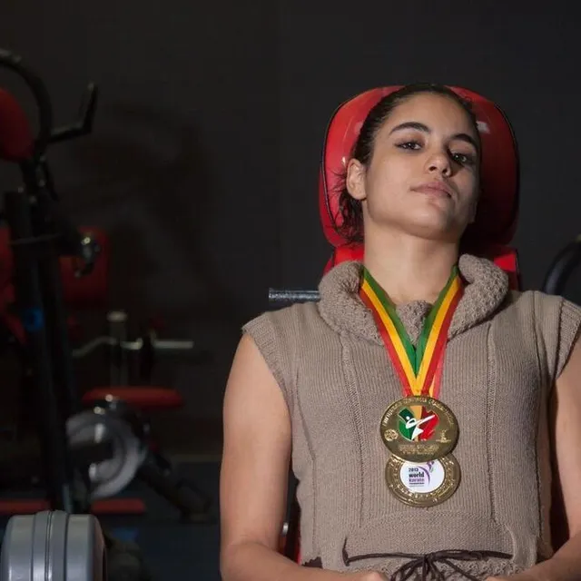 photo leïla heurtault avec ses médailles de championne du monde 2013 et championne d’europe 2014.  ©  dominique breugnot