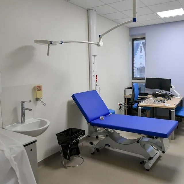 photo le bâtiment plantagenêt comprend 120 salles de consultation, chacune équipée d’un ordinateur. tout l’équipement est neuf.  ©  le maine libre – yvon loué