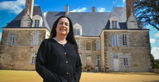 photo  valérie dornier, propriétaire du château de martigné, entreprend avec son mari à le rénover, tout en gardant l’esprit d’antan du bâtiment.  &copy;  photo le maine libre – yvon loue 