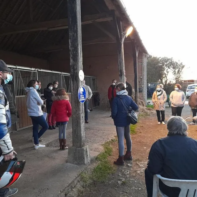 photo une trentaine de personnes ont participé à la réunion au centre équestre de souligné-flacé vendredi soir.  ©  photo le maine libre