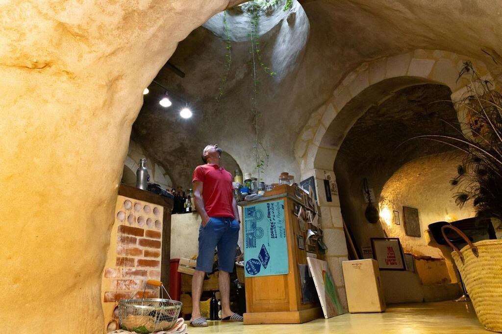 Pierre et Lumière : sculptures dans la Pierre de Tuffeau en troglodyte