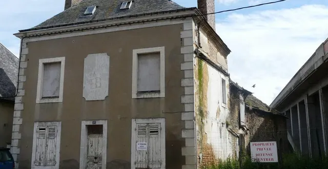 photo  la bâtisse au bord de la sarthe a longtemps été oubliée.  &copy;  le maine libre 
