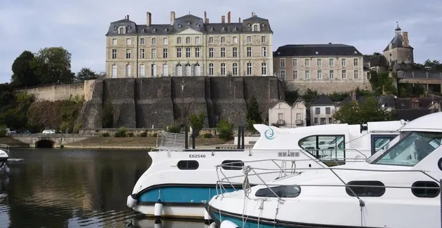 photo  le château de sablé, qui surplombe la sarthe, accueillait depuis 1980 un centre de conservation et de restauration de documents de la bnf.  &copy;  archives le maine libre 