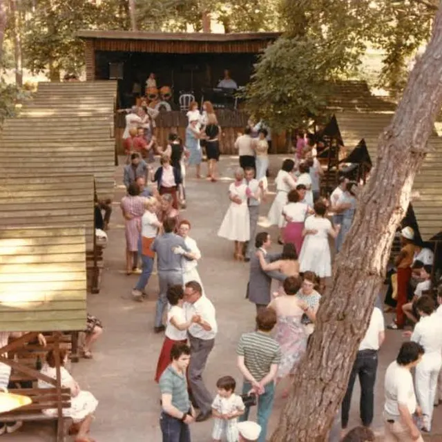 photo chaque dimanche, papéa city organisait aussi une guinguette.  ©  papéa parc