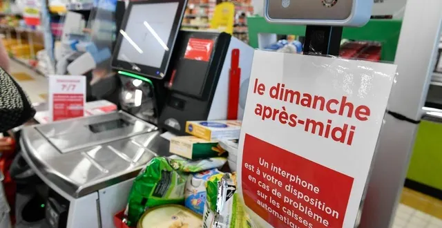 photo  le dimanche après-midi, pour faire ses courses à géant, à saint-brieuc (côtes-d’armor), il faut obligatoirement passer par les caisses automatiques.  &copy;  ouest-france 