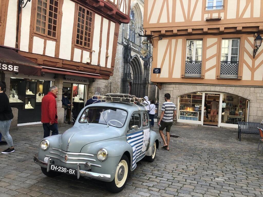 Vannes. À Golfe du Morbihan, une 4CV pour la promo 