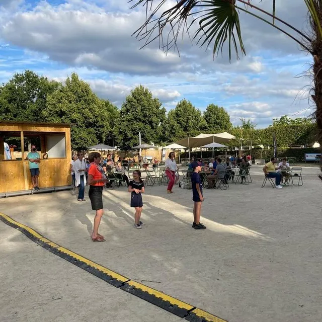 photo avec la mise en place du passe sanitaire et une météo capricieuse, alençon plage attire moins de visiteurs, cette année.  ©  ouest france