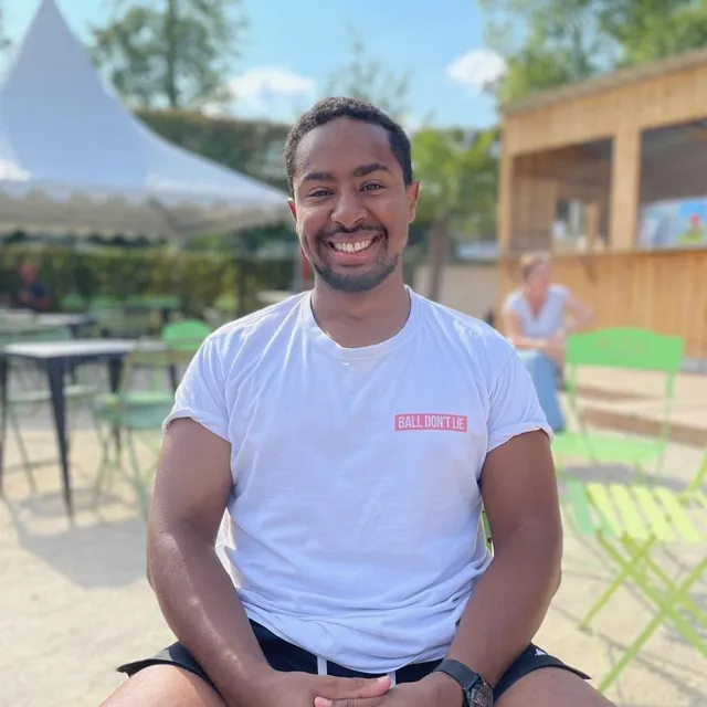photo léo vient à alençon plage entre amis.  ©  ouest france