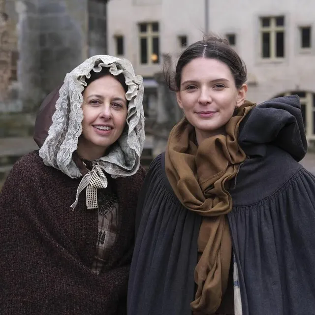 photo valérie bonneton et joséphine japy, en héroïnes balzaciennes malmenées par félix grandet.  ©  archives denis lambert