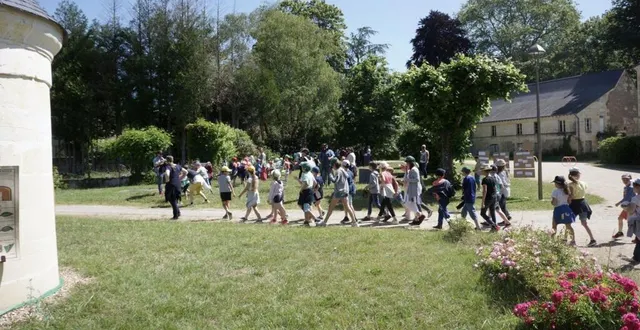 photo  les enfants sont pris par petits groupes avec un animateur pour trois  &copy;  le maine libre 