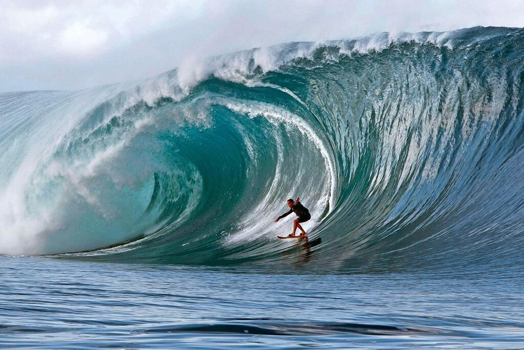 VIDÉO. Surf : Le Français Kauli Vaast Surfe Une Gigantesque Vague à ...