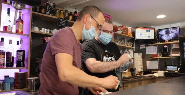 photo  le pass sanitaire sera nécessaire à partir de début août pour commander un café.  &copy;  ouest-france 