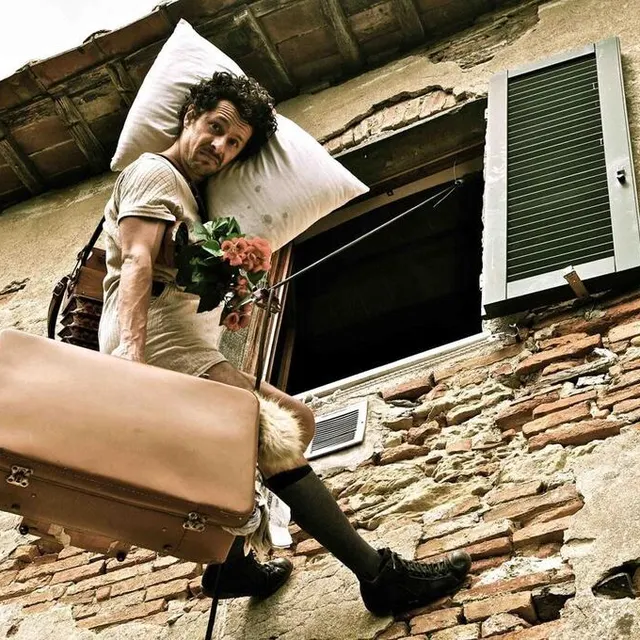 photo «out flying » de la compagnie toulousaine mattatoiosospeso.  ©  a. casarosa