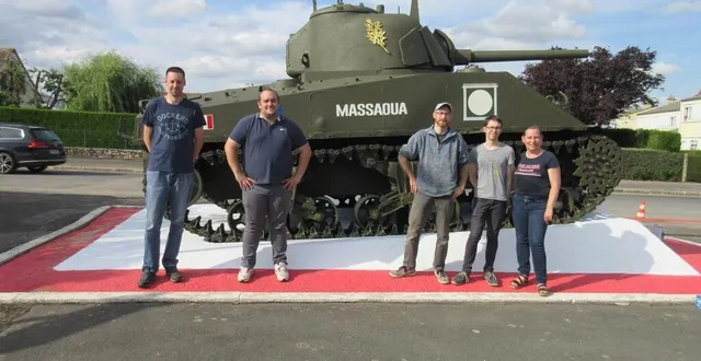 photo  de gauche à droite : benjamin morin, alexandre canada-bueno, président de l’association, nicolas cusson, béatrice beignet, antoine beignet. les bénévoles de garand de la mémoire en sont à la finition des écussons réglementaires.  &copy;  ouest-france 