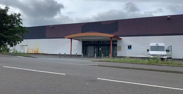 photo  la nouvelle salle de sport basic-fit va ouvrir à la place de l’ancien magasin foir’fouille au sud du mans.  &copy;  le maine libre 