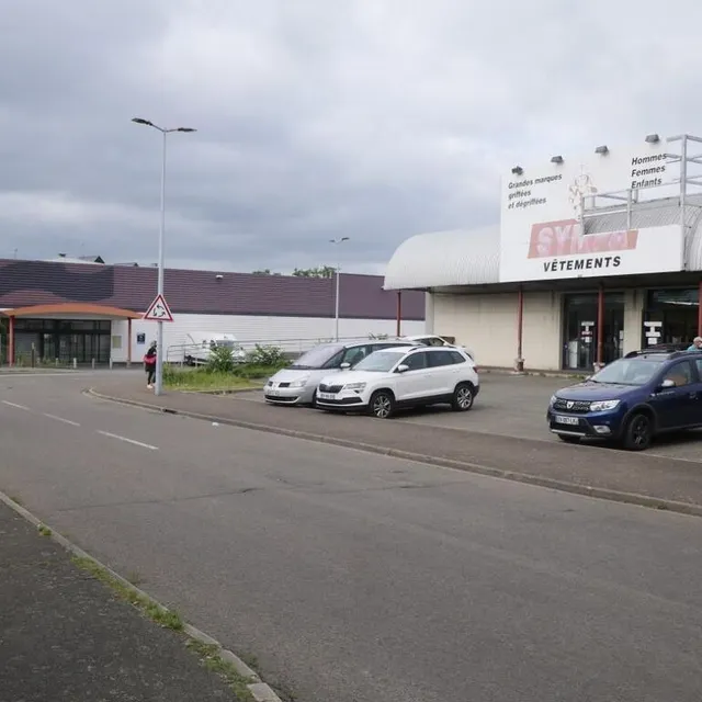 photo la nouvelle salle de sport basic-fit va ouvrir à la place de l’ancien magasin foir’fouille au sud du mans, dans la petite zone à proximité du centre sud.  ©  le maine libre